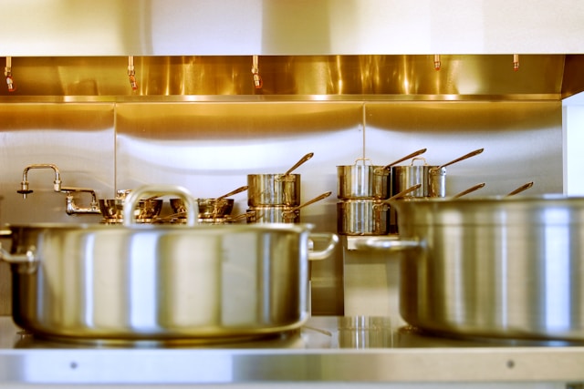 Kitchen Equipment: Pengertian, Jenis dan Pentingnya di Industri Perhotelan Lengkap!